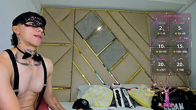 AmberAdams  online show from October 31, 2:10 pm