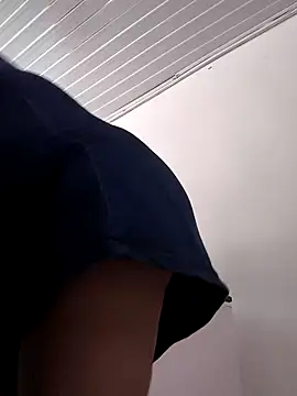 Francesca ferrari online show from May 7, 10:24 pm