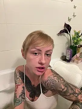 haileyhope  online show from March 22, 5:30 pm