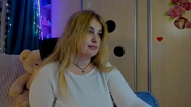 CoraSwon online show from March 20, 7:19 pm