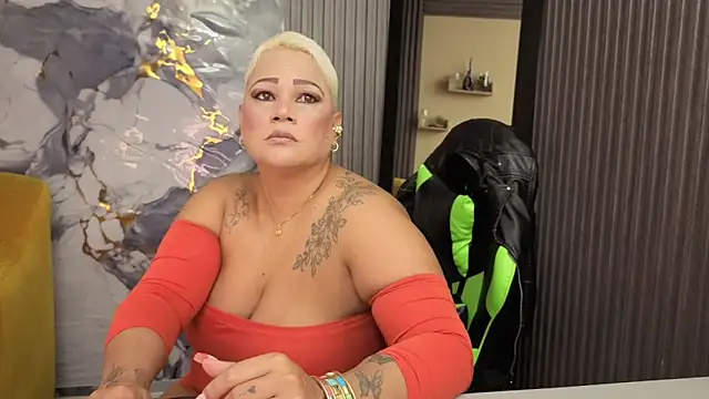 GianellaCox  online show from May 22, 12:14 pm