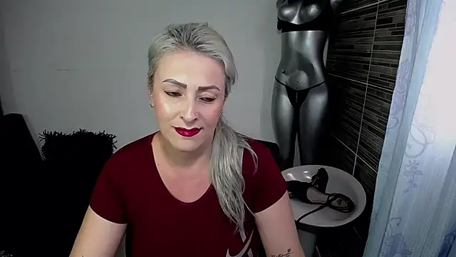 Emma Rizzoo online show from May 23, 9:24 pm