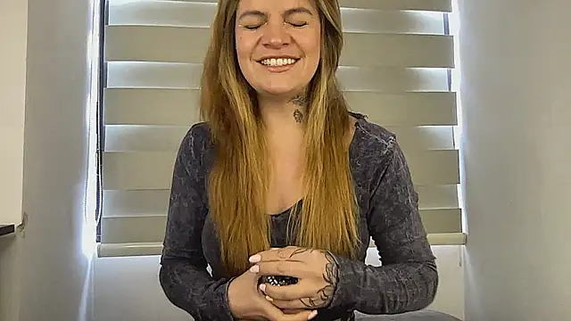Snapshot of Val__ chatting on September 8, 3:44 pm Val online show from September 8, 3:44 pm