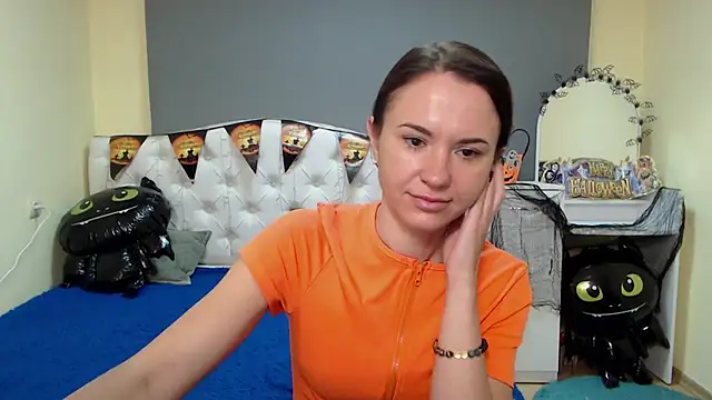 KaraCriegs online show from October 17, 6:11 pm