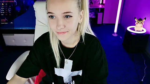 ShhhO O online show from October 31, 5:28 pm