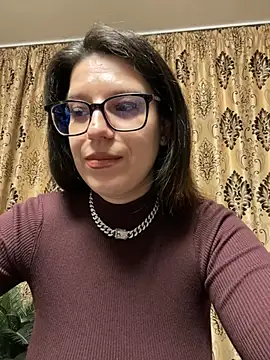 NadiraNoor online show from May 4, 2:59 am