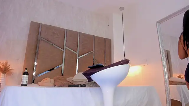 Martinaa Jones  online show from October 18, 9:27 pm