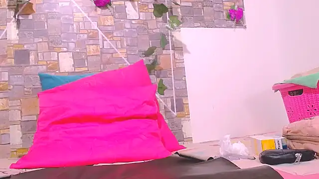 MaidenGame online show from May 18, 3:07 pm