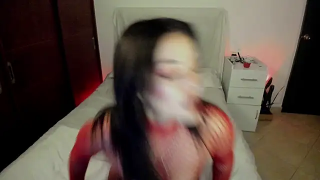 Lucyerobbie online show from November 23, 3:53 am