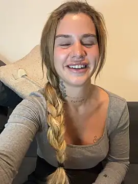 EmiliaCatalina online show from November 25, 12:02 am