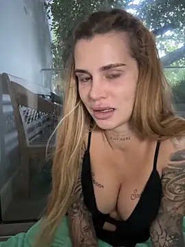 EmiliaCatalina online show from November 12, 9:46 pm