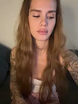 EmiliaCatalina online show from May 15, 12:16 am