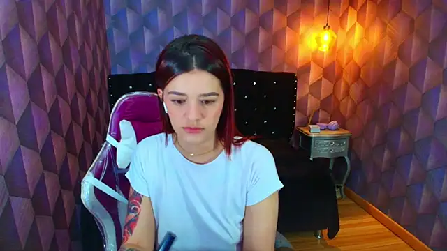 LiaHarryis online show from November 6, 6:25 pm