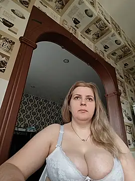 Lady nice cat online show from May 15, 3:22 am