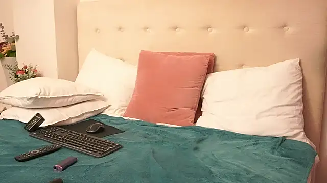 CassieHilton online show from May 26, 2:22 am