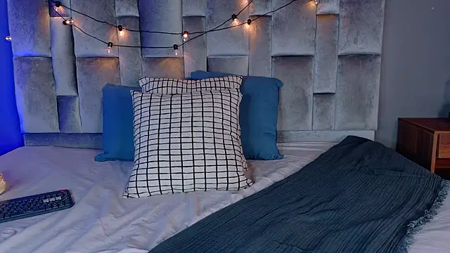 nahomi campbell online show from February 4, 7:50 pm