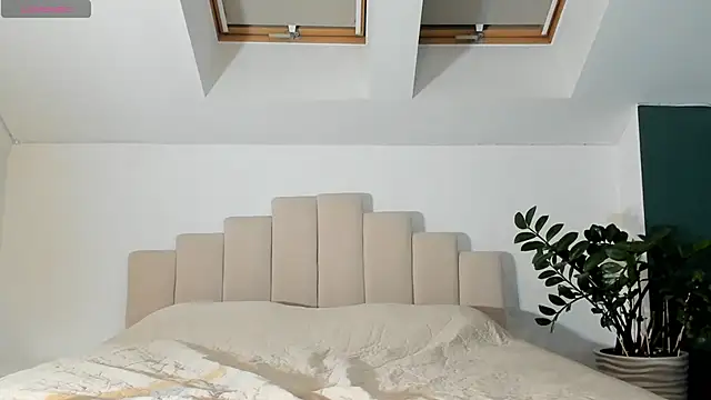 LunAnna online show from September 28, 6:46 pm