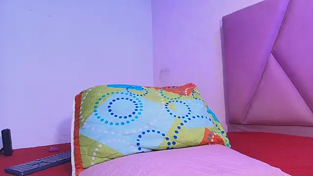 arl chloee online show from October 16, 3:20 am