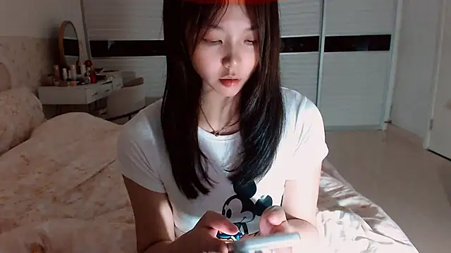-Lucky Girl online show from May 6, 1:15 pm