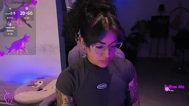 witchviolet online show from December 20, 10:30 am