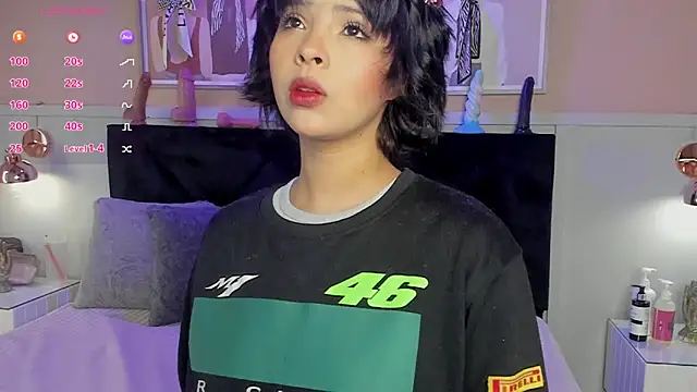 chloe watson  online show from February 20, 4:30 pm