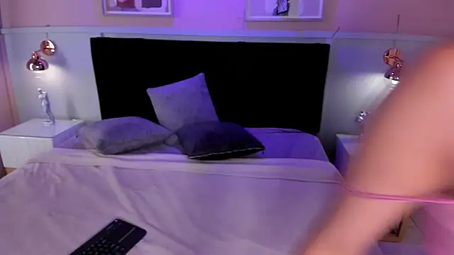 chloe watson  online show from May 8, 7:59 pm