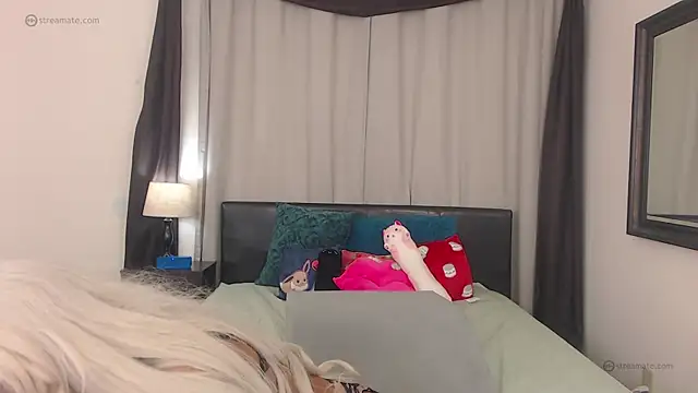 RobynKnight online show from January 9, 5:12 am