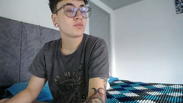 linda 33 online show from March 29, 8:19 pm