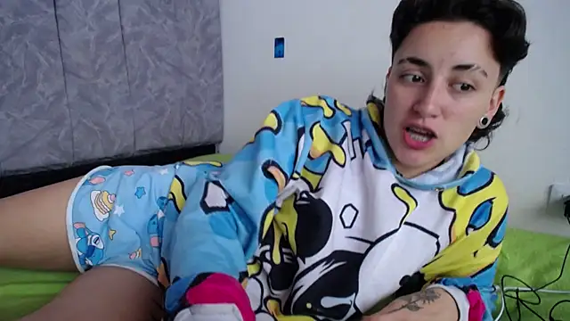 linda 33 online show from December 4, 8:09 pm