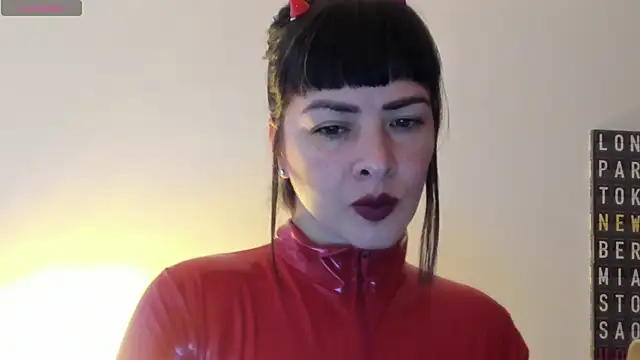 queen fetish online show from November 15, 7:59 pm