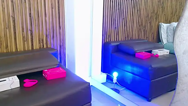 evelynjohnsoon online show from September 13, 1:41 pm