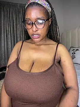 Bustygoddess32 online show from May 15, 1:11 am