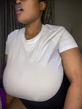 Bustygoddess32 online show from May 22, 1:14 am