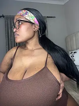 Bustygoddess32 online show from July 17, 12:59 am
