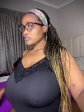 Bustygoddess32 online show from May 20, 12:07 am