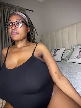 Bustygoddess32 online show from May 16, 2:03 am