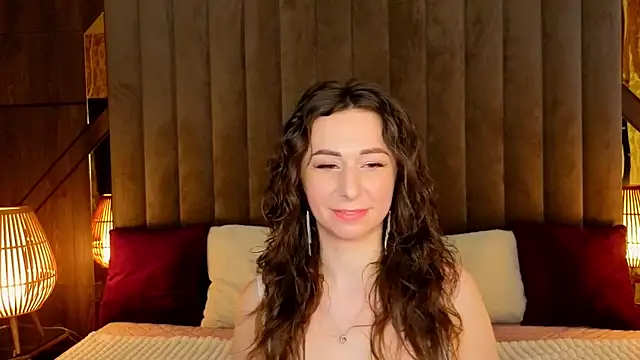 KimmmLi online show from May 7, 1:37 pm