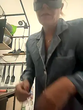 Snapshot of LadyScarlett-xk chatting on October 6, 6:08 am LadyScarlett-xk online show from October 6, 6:08 am