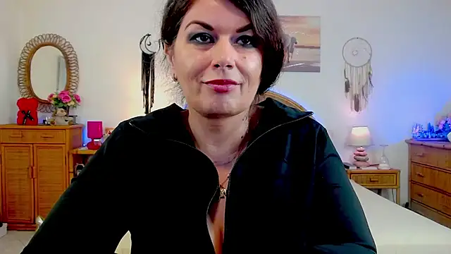 EllenGrace online show from May 8, 9:45 am