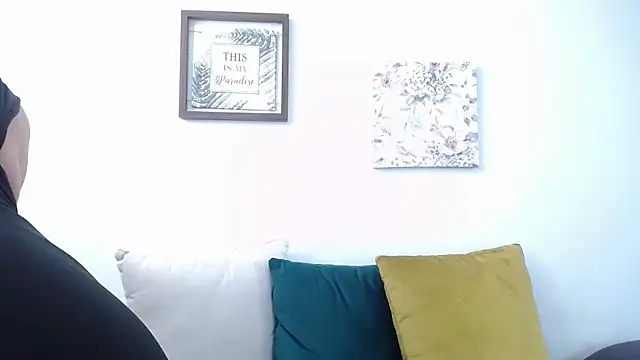 JainaRogers online show from May 5, 9:18 pm