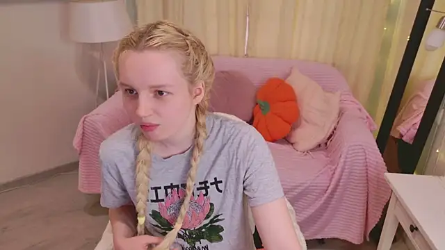 Beatrica Klein online show from May 29, 11:19 am