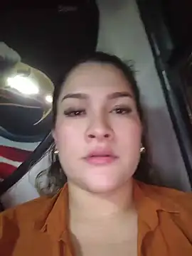 Sara smiiith211 online show from May 23, 12:53 am