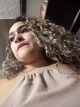 Sara smiiith211 online show from May 11, 1:08 am