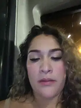 Sara smiiith211 online show from May 13, 12:39 am