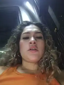 Sara smiiith211 online show from May 28, 1:58 am