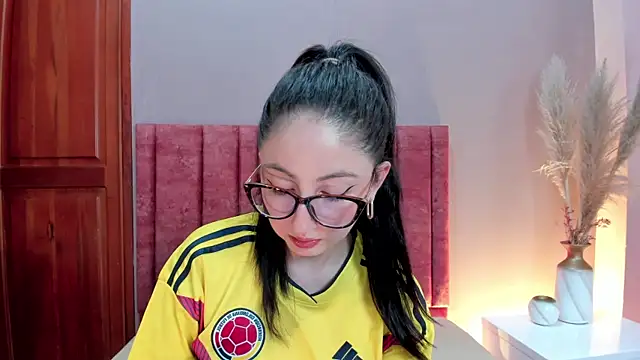 Emilywatsonn online show from June 27, 10:38 pm