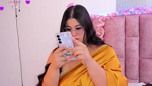 miahkumar online show from May 18, 1:50 pm