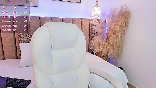 miahkumar online show from October 8, 7:07 pm