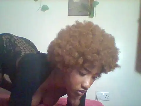 Queeen model online show from March 17, 9:30 pm