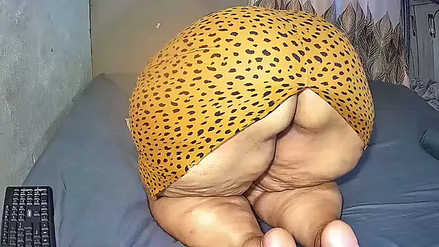 BustyThickyAss online show from May 13, 7:03 am